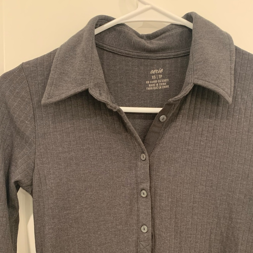 Collared, ribbed dress with slits